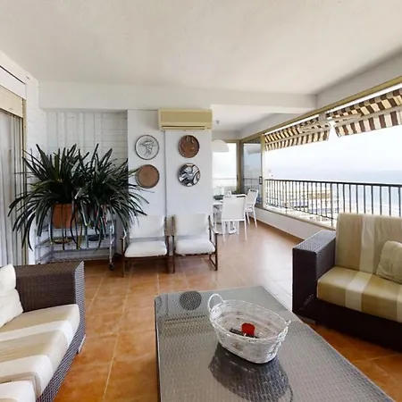 Beach & Pool Apartment *